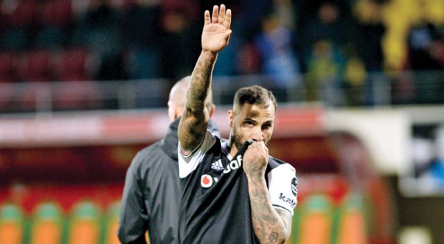 Aziz Yıldırım'ın iddiasına Quaresma'dan cevap Aziz Yıldırım'ın iddiasına Quaresma'dan cevap