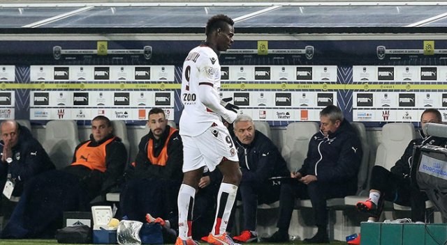 Balotelli'nin 'ırkçılık' isyanı Balotelli'nin 'ırkçılık' isyanı