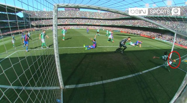 Barcelona, çizgi içerisinden çevrilen topu gol değeri kazanmayınca çıldırdı