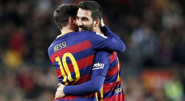 Barcelona Messi'yi takımda tutmak için Arda Turan'ı satacak
