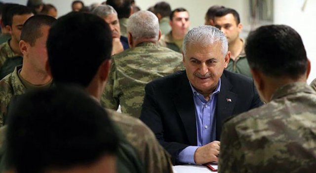 Başbakan Yıldırım&#039;la aynı sofrayı paylaşan asker şehit düştü