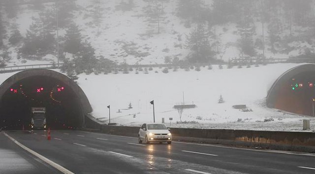 Bolu Dağı&#039;nda kar yağışı