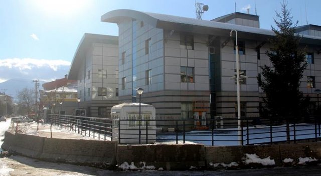 Bolu Emniyeti'nde beton bariyerli güvenlik Bolu Emniyeti'nde beton bariyerli güvenlik
