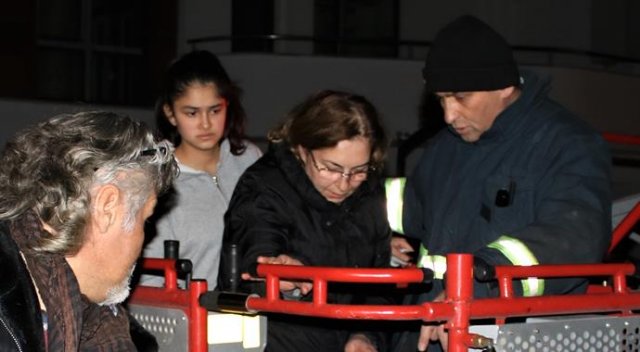 Boşanmak isteyen eşini ve çocuklarını rehin aldı!