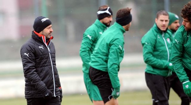 Bursaspor'da Başakşehir mesaisi başladı Bursaspor'da Başakşehir mesaisi başladı
