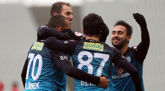Bursaspor kupaya galibiyetle veda etti Bursaspor kupaya galibiyetle veda etti