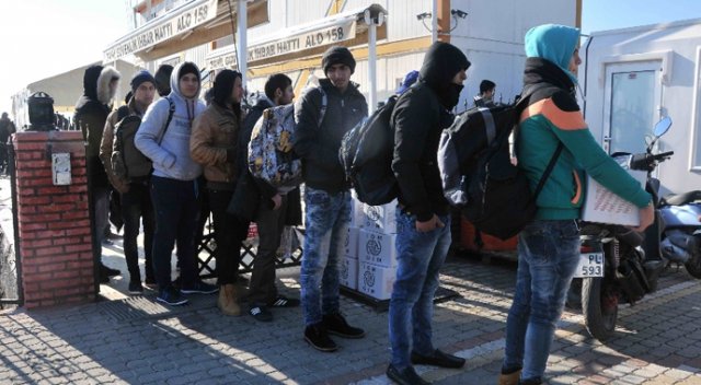 Çanakkale'de 44 göçmen yakalandı Çanakkale'de 44 göçmen yakalandı