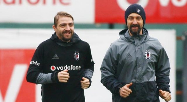 Caner Erkin alkışlarla geri döndü Caner Erkin alkışlarla geri döndü