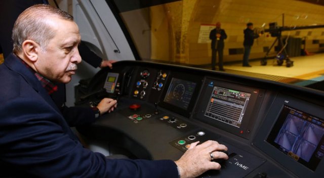 Cumhurbaşkanı Erdoğan vatman koltuğuna oturdu Cumhurbaşkanı Erdoğan vatman koltuğuna oturdu