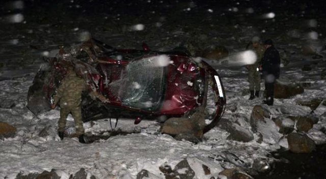 Düğün yolunda feci kaza: 4 ölü, 1 yaralı Düğün yolunda feci kaza: 4 ölü, 1 yaralı