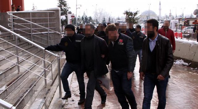 Emniyete saldırı hazırlığı yaptığı iddia edilen 6 şüpheli adliyede