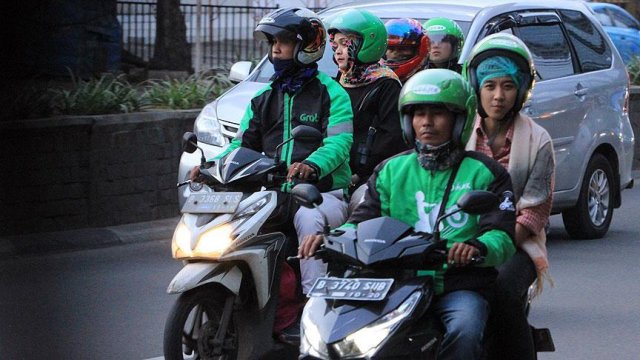 Endonezya&#039;da trafik yoğunluğuna motosikletli çözüm