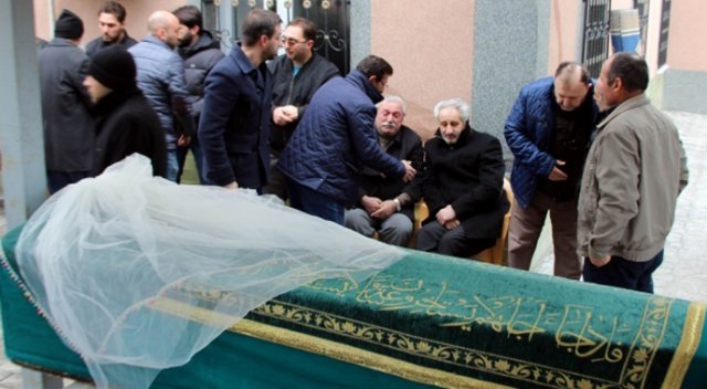 Eski nişanlısı tarafından öldürülen Emine duvağıyla uğurlandı Eski nişanlısı tarafından öldürülen Emine duvağıyla uğurlandı
