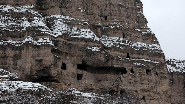 Friglerin 3 bin 200 yıllık kaya evleri turizme kazandırılacak Friglerin 3 bin 200 yıllık kaya evleri turizme kazandırılacak