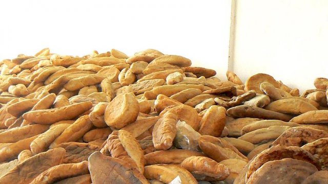 Günde 4 milyon 900 bin adet ekmek israf ediliyor Günde 4 milyon 900 bin adet ekmek israf ediliyor