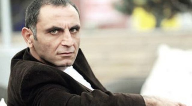 Gürkan Uygun, kendi heykelini yaptı Gürkan Uygun, kendi heykelini yaptı