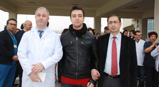 Hastanede olay çıkardı, görevliyi bıçak tehdidiyle rehin aldı!