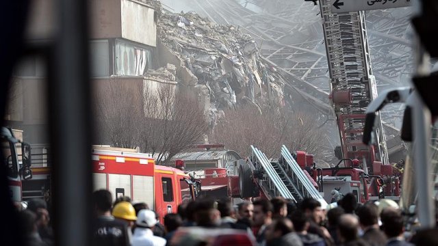 İran'da 17 katlı bina çöktü! Çok sayıda ölü var