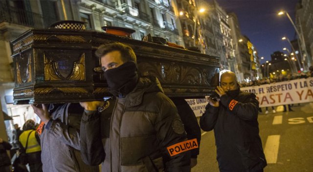 İspanya'da polisler sokağa indi