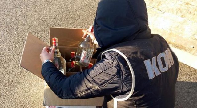 İzmir&#039;de sahte içki operasyonu