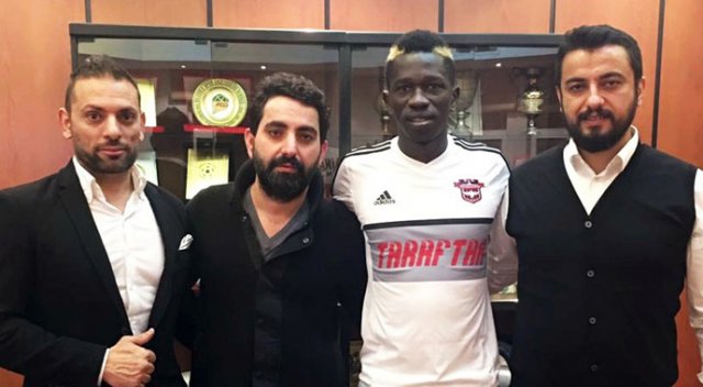 Khaly imzayı attı Khaly imzayı attı