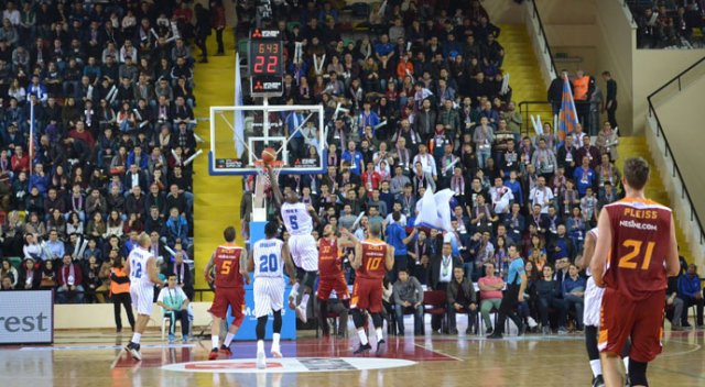 Kıran kırana geçen maçın galibi Galatasaray oldu! Kıran kırana geçen maçın galibi Galatasaray oldu!