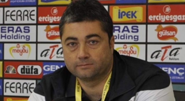 Levent Şahin: "İki kez öne geçtiğimiz maçı berabere bitirmek üzüyor" Levent Şahin: "İki kez öne geçtiğimiz maçı berabere bitirmek üzüyor"