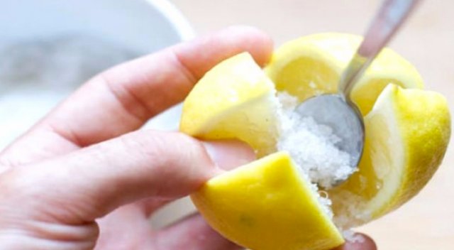 Limonu 4'e kesip içine tuzu doldurunca... Limonu 4'e kesip içine tuzu doldurunca...