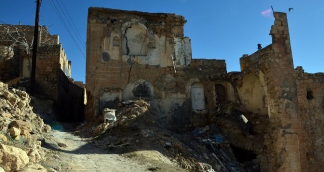 Mardin'de ‘tarih’ yıkılıyor Mardin'de ‘tarih’ yıkılıyor