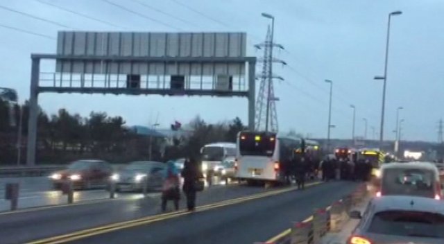 Metrobüs yolunda kaza: 1 yaralı Metrobüs yolunda kaza: 1 yaralı