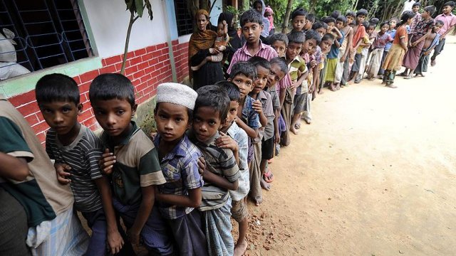 Myanmar'da 87 bin Arakanlı Müslüman yerinden edildi Myanmar'da 87 bin Arakanlı Müslüman yerinden edildi