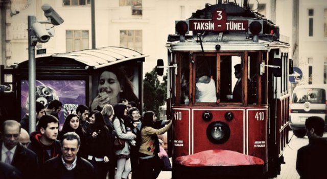 Nostaljik tramvayda bakıma alındı, İstiklal E-5’e döndü Nostaljik tramvayda bakıma alındı, İstiklal E-5’e döndü