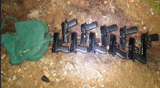 Ormanlık alanda ruhsatsız tabanca ve tüfek ele geçirildi Ormanlık alanda ruhsatsız tabanca ve tüfek ele geçirildi