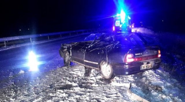 Otomobil tırın altına girdi : 6 yaralı Otomobil tırın altına girdi : 6 yaralı