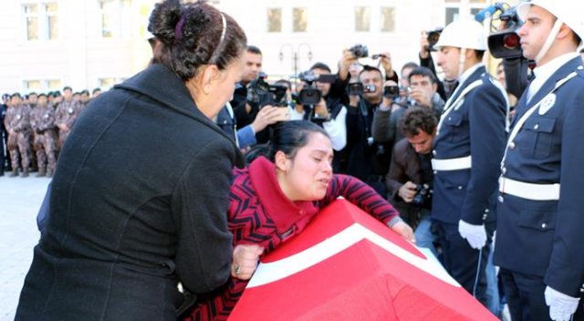 Şehit cenazesindeki esrarengiz kadın konuştu! Şehit cenazesindeki esrarengiz kadın konuştu!