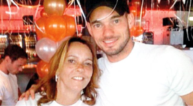 Sneijder&#039;in annesi endişeli: &#039;Oğlumun dönmesi için dua ediyorum&#039;
