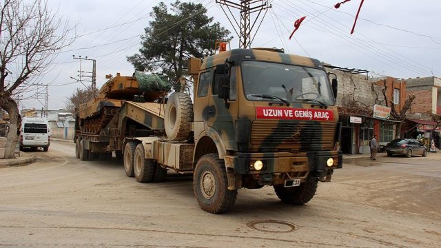 Suriye sınırına askeri sevkiyat Suriye sınırına askeri sevkiyat