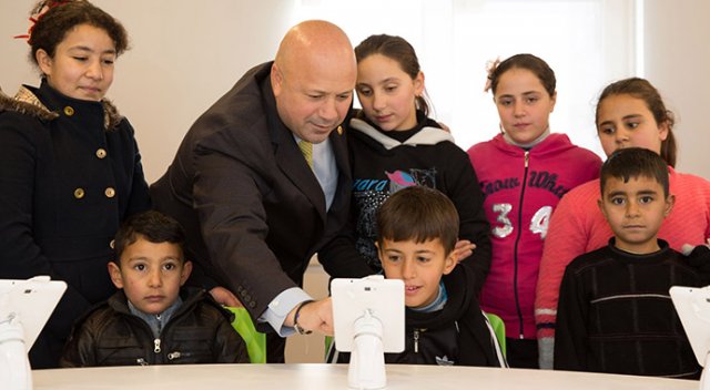 Suriyeliler yeni hayatlarına Turkcell’le uyum sağlıyor