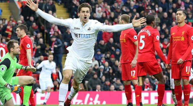 Swansea'den Liverpool'a ağır darbe Swansea'den Liverpool'a ağır darbe