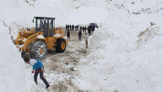 Tacikistan&#039;da çığ: 7 ölü