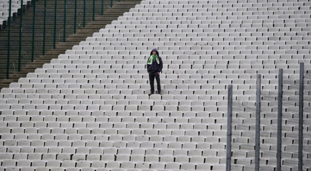 Tribünde tek Bursasporlu Tribünde tek Bursasporlu