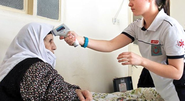Yaşlılar huzurevinde kalmak istemiyor Yaşlılar huzurevinde kalmak istemiyor
