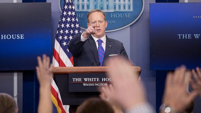 &#039;Flynn&#039;in istifasını Trump istedi&#039;