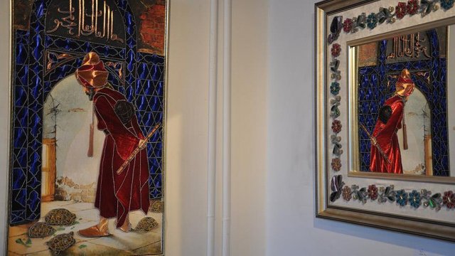 'Kaplumbağa Terbiyecisi' tablosunun filografisini yaptı 'Kaplumbağa Terbiyecisi' tablosunun filografisini yaptı