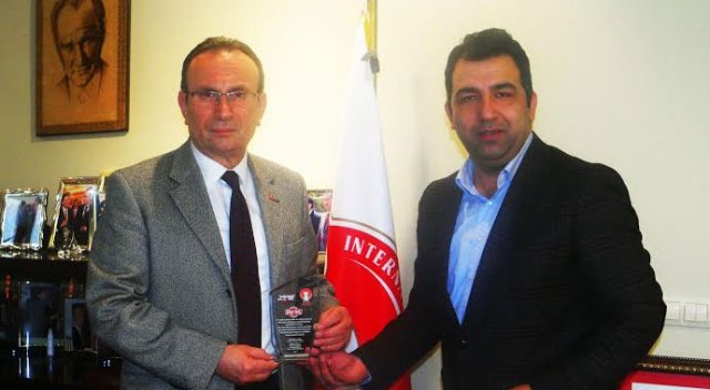'Kazasız Kul Olmaz' oyundan ödül 'Kazasız Kul Olmaz' oyundan ödül