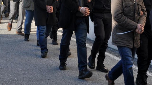 21 eski emniyet personeli tutuklandı