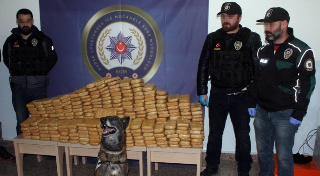 50 bin kişiyi zehirleyecekti! Polis son anda engelledi 50 bin kişiyi zehirleyecekti! Polis son anda engelledi