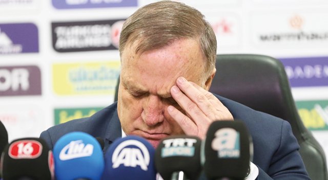 Advocaat: Oyuncularına ve aleyhte penaltıya öfke saçtı
