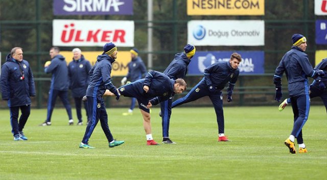 Advocaat'tan derbi öncesi takıma mesaj!