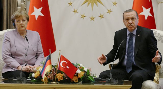 Alman gazetecinin sorusuna tokat gibi cevap! Alman gazetecinin sorusuna tokat gibi cevap!